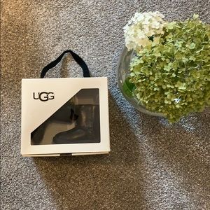NWT UGG size 0/1 leather boots